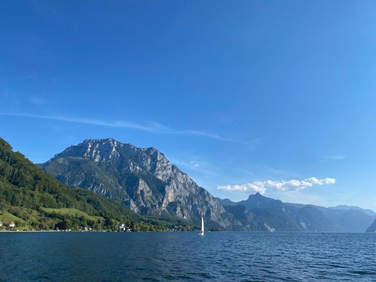 Ferienhaeuschen Am Traunsee Mit Tretboot Zur Freien Nutzung Am Badeplatz Altmünster Exterior foto